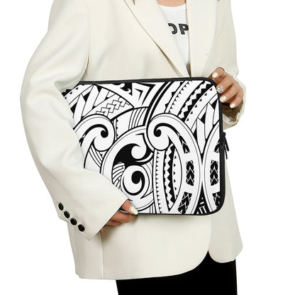 Black And White Maori Pattern Print Laptop Sleeve