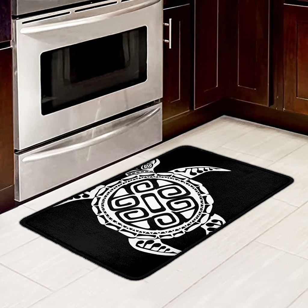 Black And White Maori Sea Turtle Print Kitchen Mat