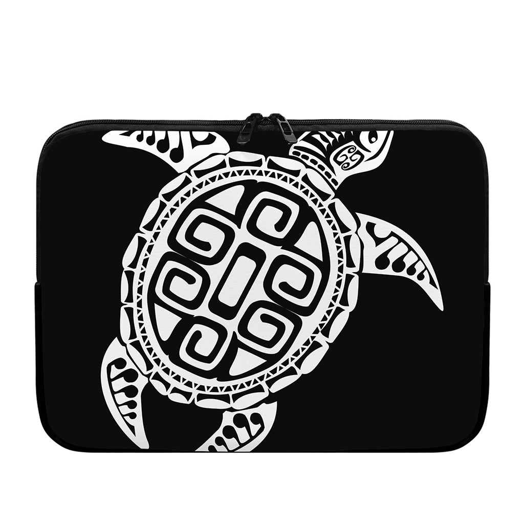 Black And White Maori Sea Turtle Print Laptop Sleeve