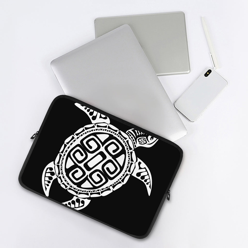 Black And White Maori Sea Turtle Print Laptop Sleeve