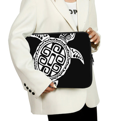 Black And White Maori Sea Turtle Print Laptop Sleeve