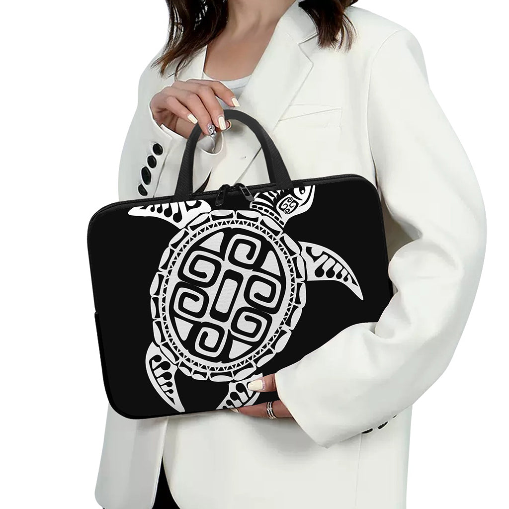 Black And White Maori Sea Turtle Print Laptop Sleeve With Handle
