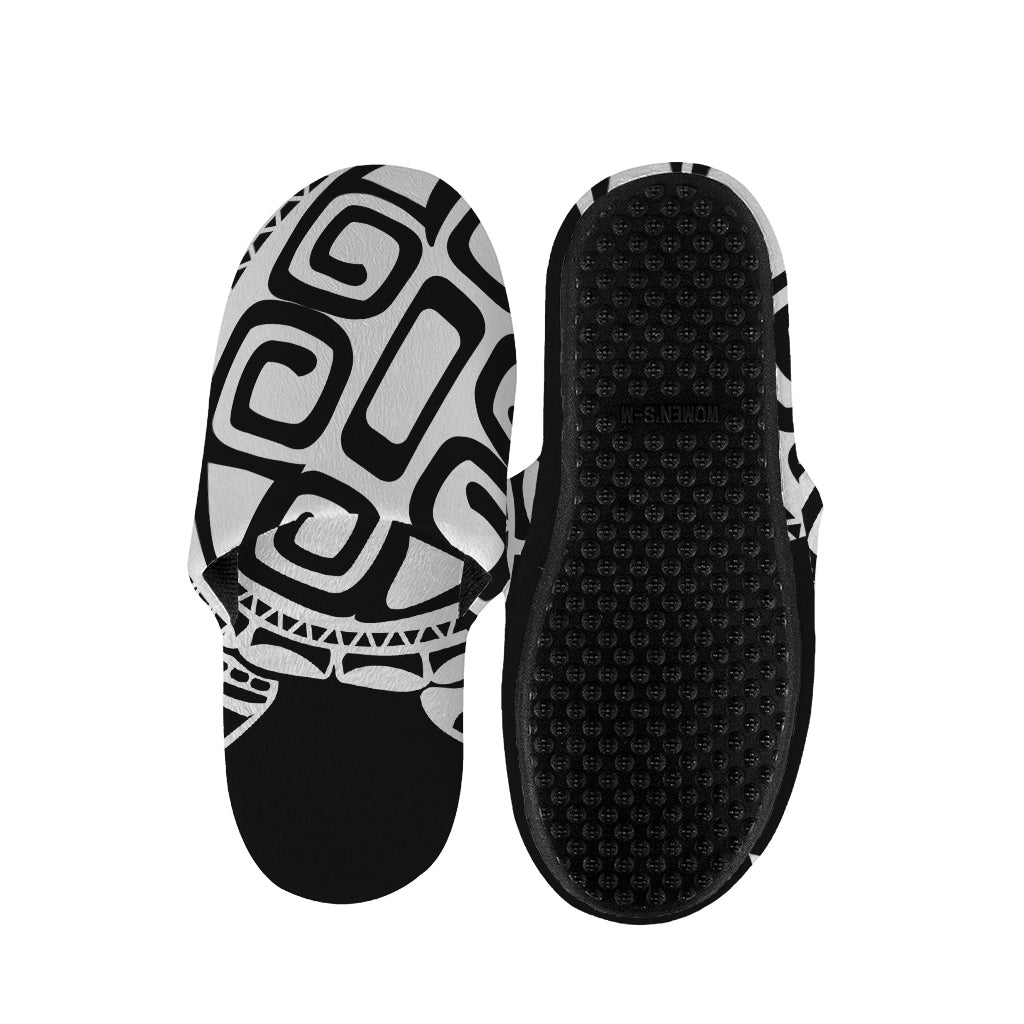 Black And White Maori Sea Turtle Print Slippers