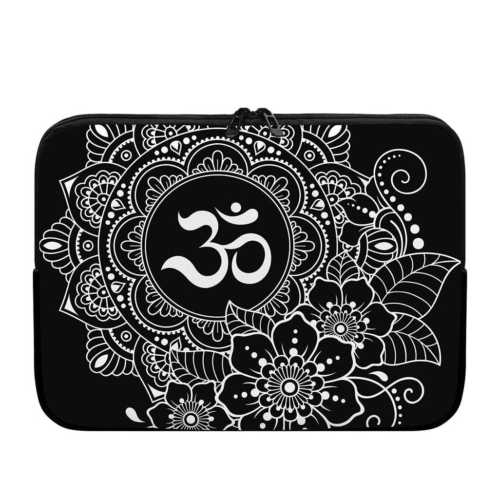 Black And White Om Print Laptop Sleeve