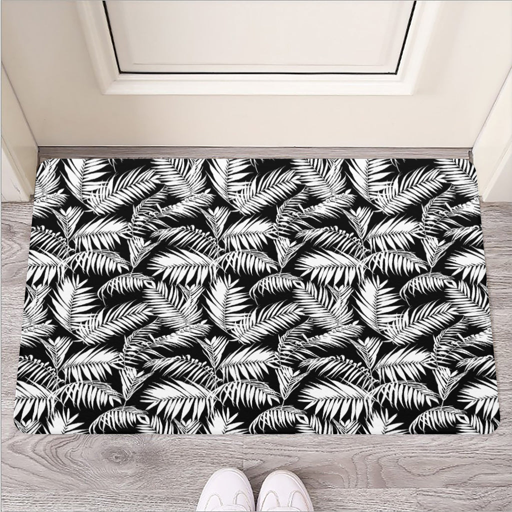 Black And White Palm Leaves Print Rubber Doormat