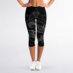 Black And White Pisces Sign Print Women's Capri Leggings