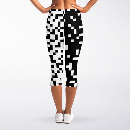 Black And White Pixel Pattern Print Women's Capri Leggings