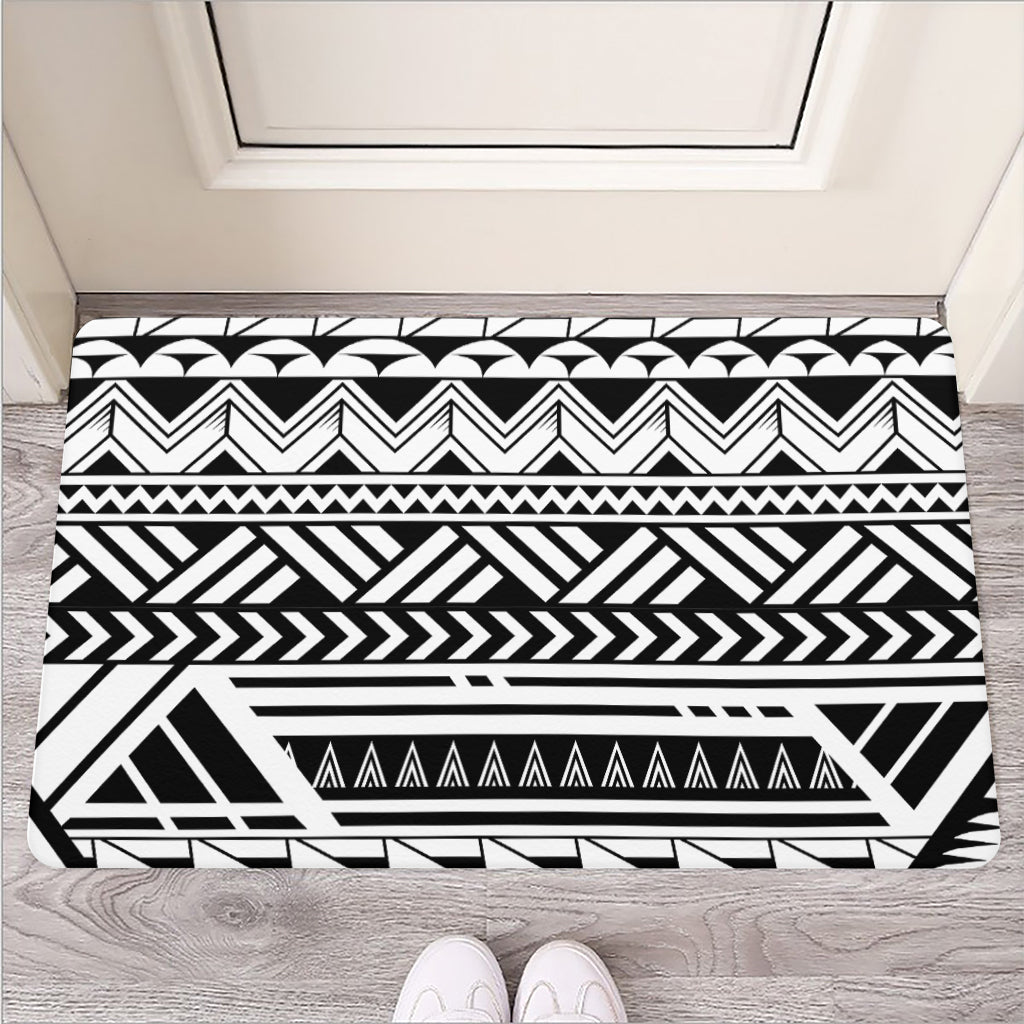 Black And White Polynesian Pattern Print Rubber Doormat
