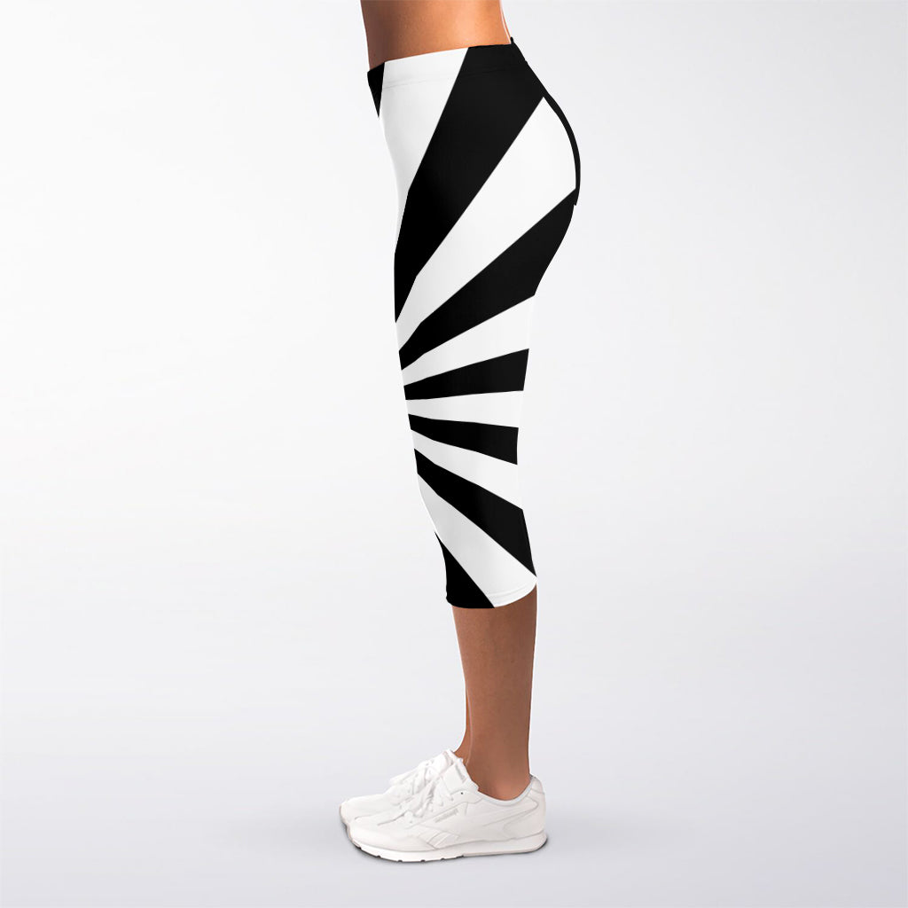 Black And White Radial Rays Print Women's Capri Leggings