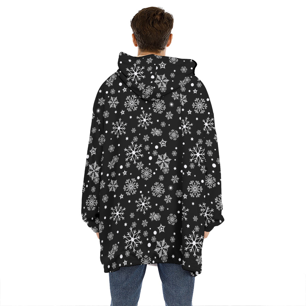Black And White Snowflake Pattern Print Hoodie Blanket