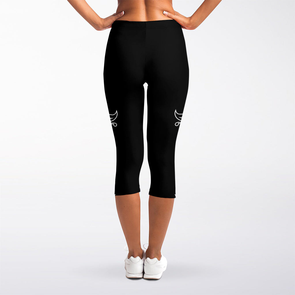Black And White Spartan Helmet Print Women's Capri Leggings
