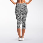 Black And White Western Flower Print Women's Capri Leggings