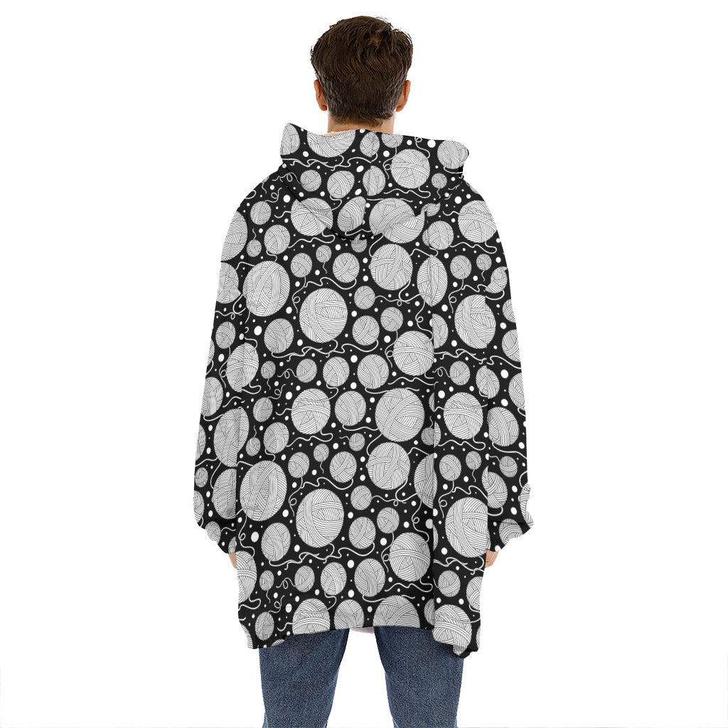 Black And White Yarn Pattern Print Hoodie Blanket