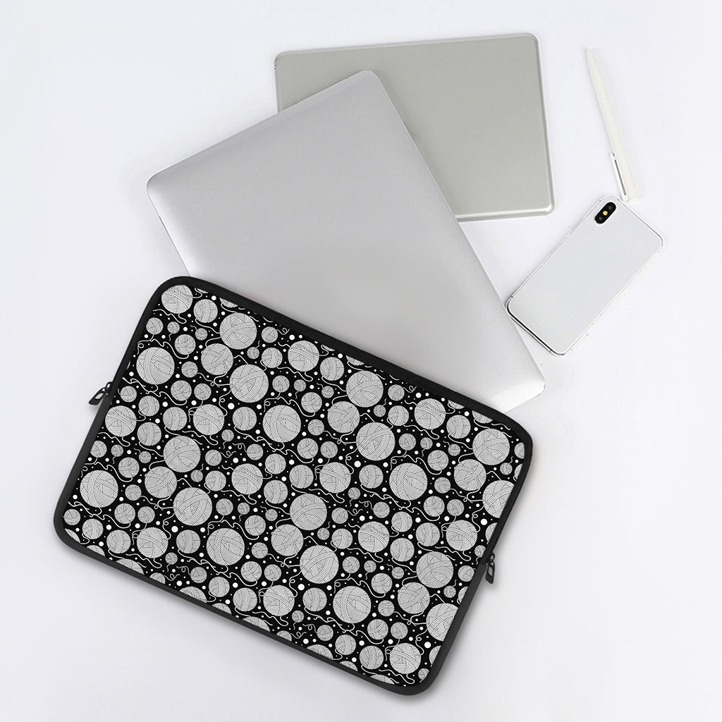 Black And White Yarn Pattern Print Laptop Sleeve