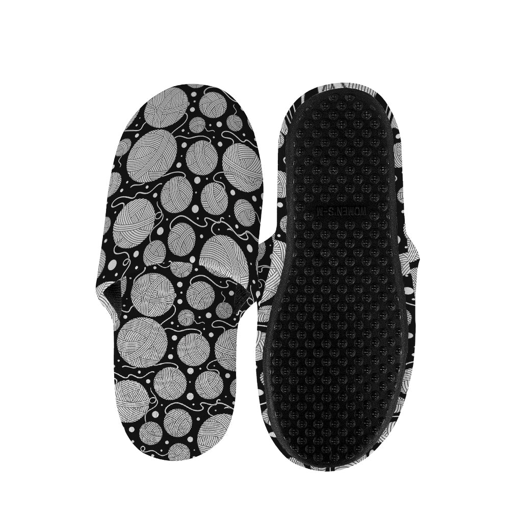 Black And White Yarn Pattern Print Slippers