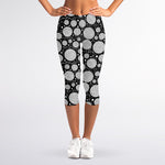 Black And White Yarn Pattern Print Women's Capri Leggings