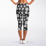 Black And White Yarn Pattern Print Women's Capri Leggings