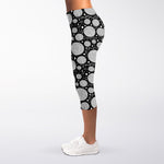 Black And White Yarn Pattern Print Women's Capri Leggings