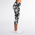 Black And White Yarn Pattern Print Women's Capri Leggings