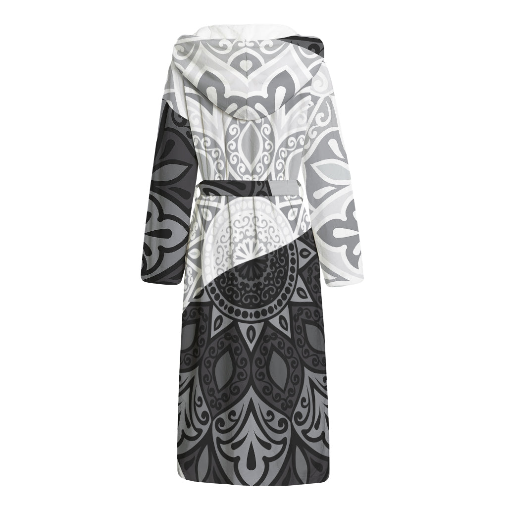 Black And White Yin Yang Mandala Print Hooded Bathrobe