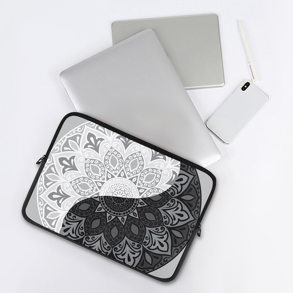 Black And White Yin Yang Mandala Print Laptop Sleeve