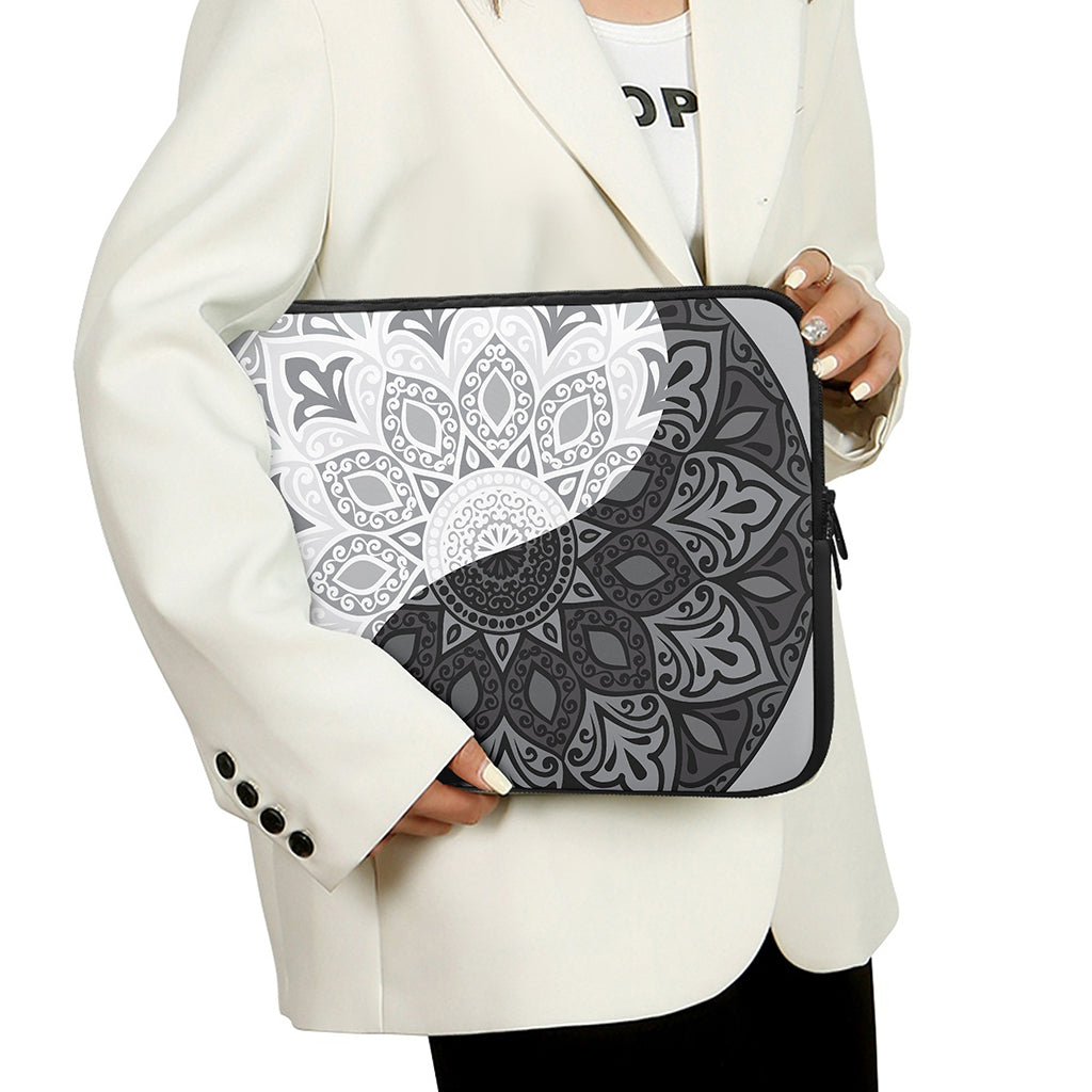 Black And White Yin Yang Mandala Print Laptop Sleeve