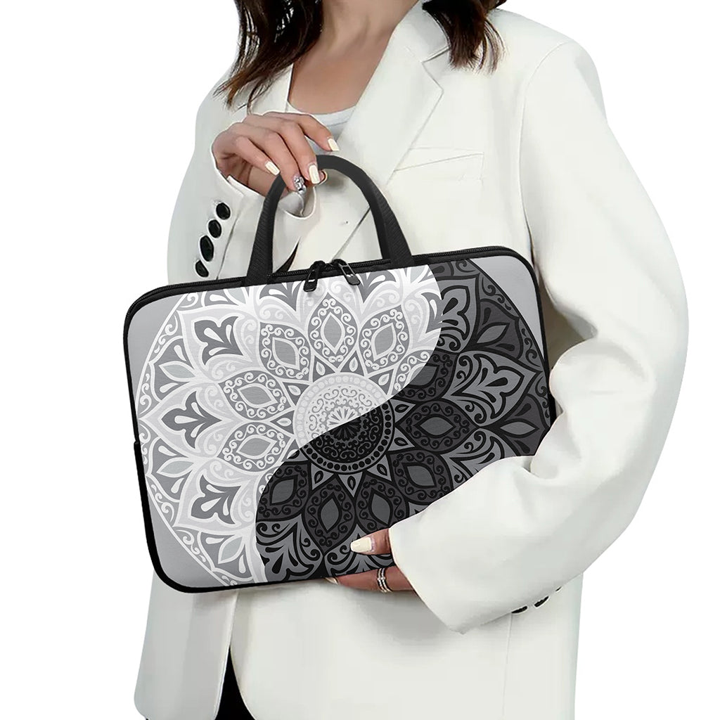 Black And White Yin Yang Mandala Print Laptop Sleeve With Handle