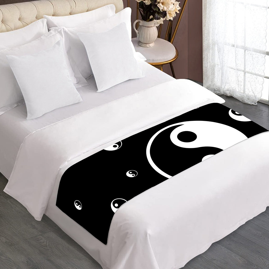 Black And White Yin Yang Pattern Print Bed Runner