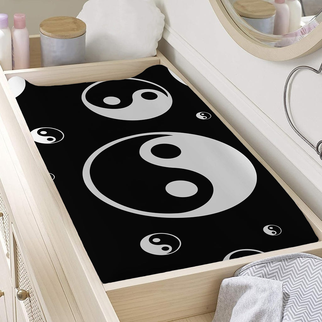 Black And White Yin Yang Pattern Print Changing Pad Cover
