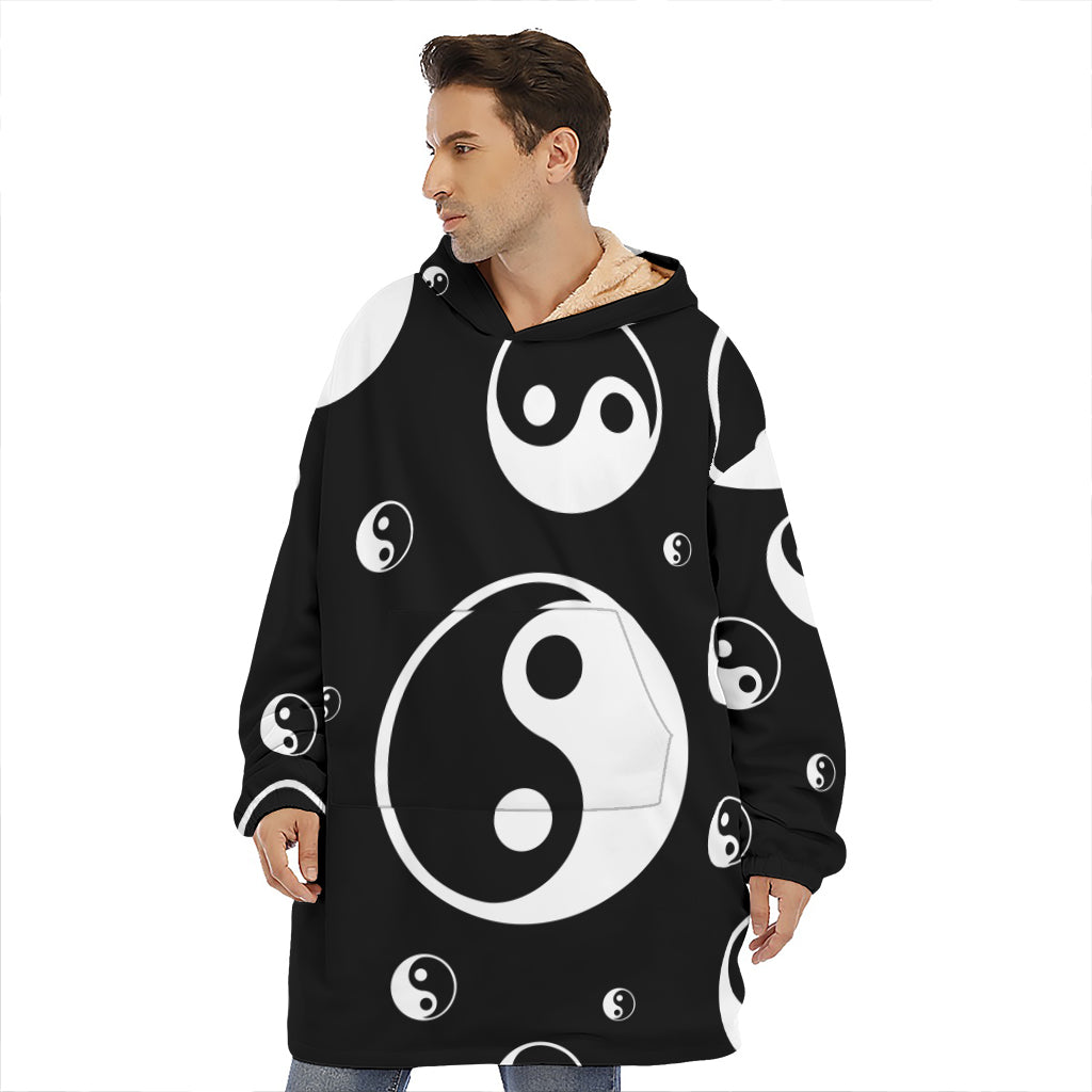 Black And White Yin Yang Pattern Print Hoodie Blanket