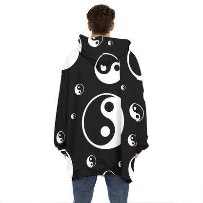 Black And White Yin Yang Pattern Print Hoodie Blanket