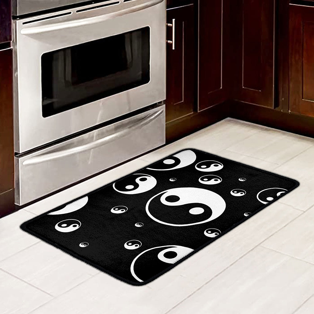 Black And White Yin Yang Pattern Print Kitchen Mat