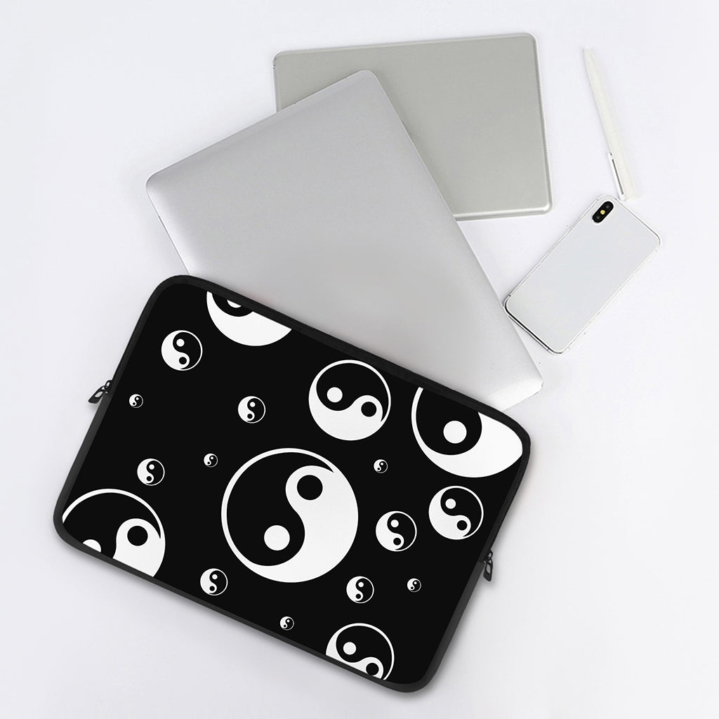 Black And White Yin Yang Pattern Print Laptop Sleeve
