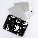 Black And White Yin Yang Pattern Print Laptop Sleeve