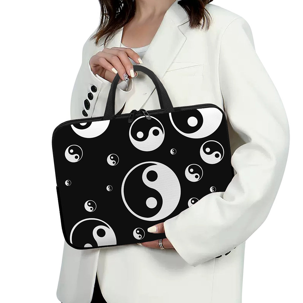 Black And White Yin Yang Pattern Print Laptop Sleeve With Handle