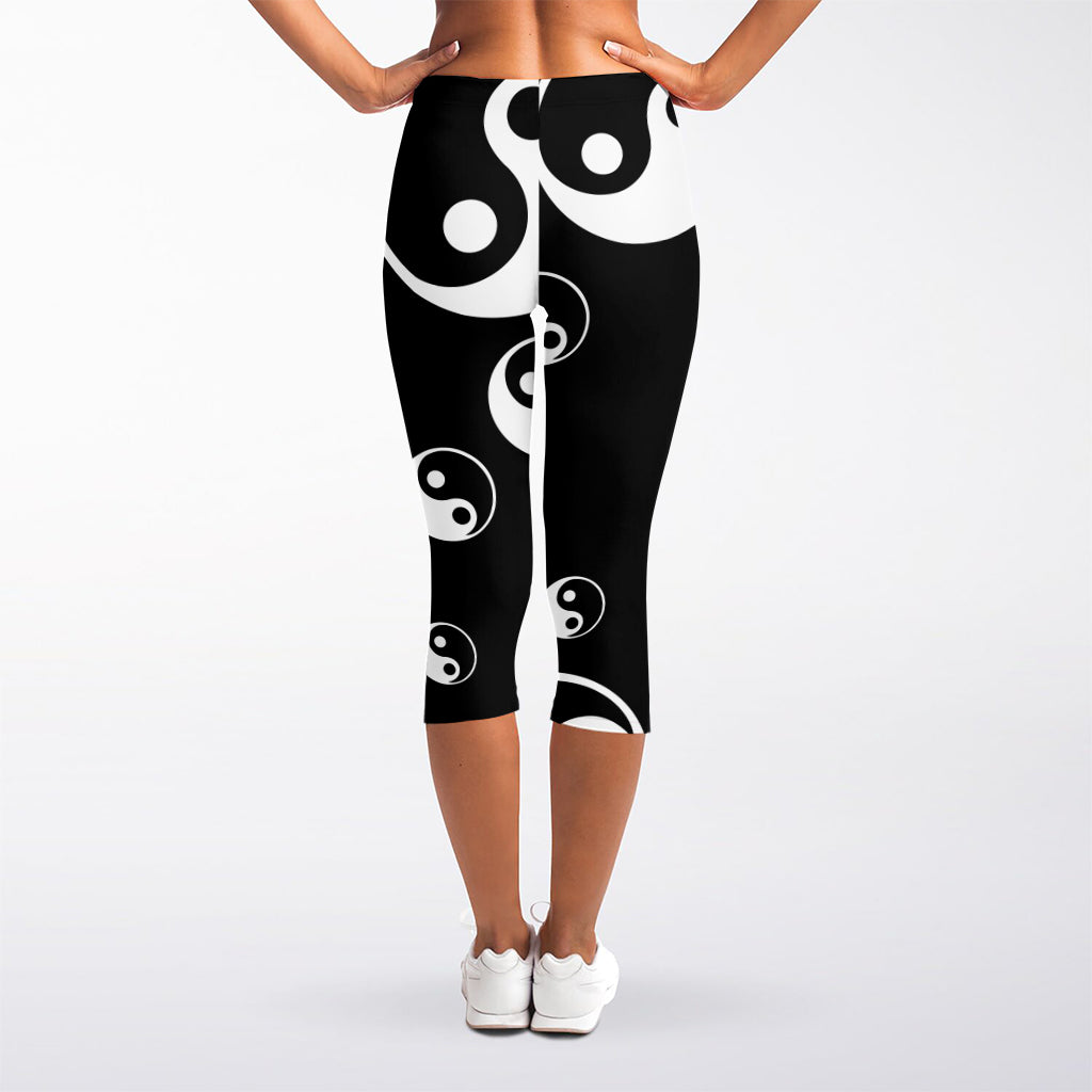 Black And White Yin Yang Pattern Print Women's Capri Leggings