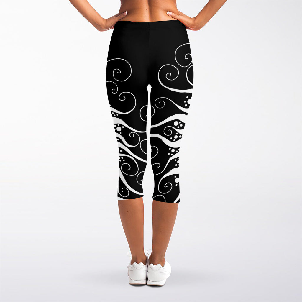 Black And White Yin Yang Sun Print Women's Capri Leggings