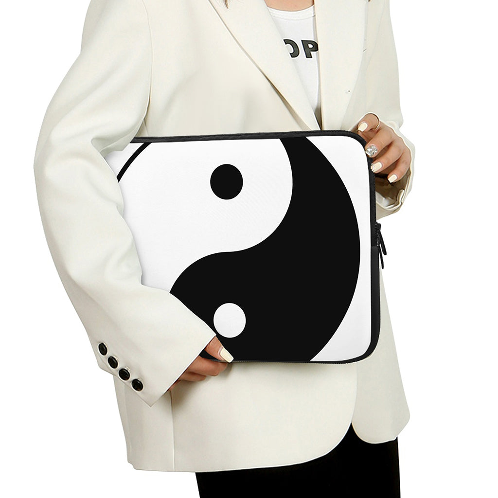 Black And White Yin Yang Symbol Print Laptop Sleeve