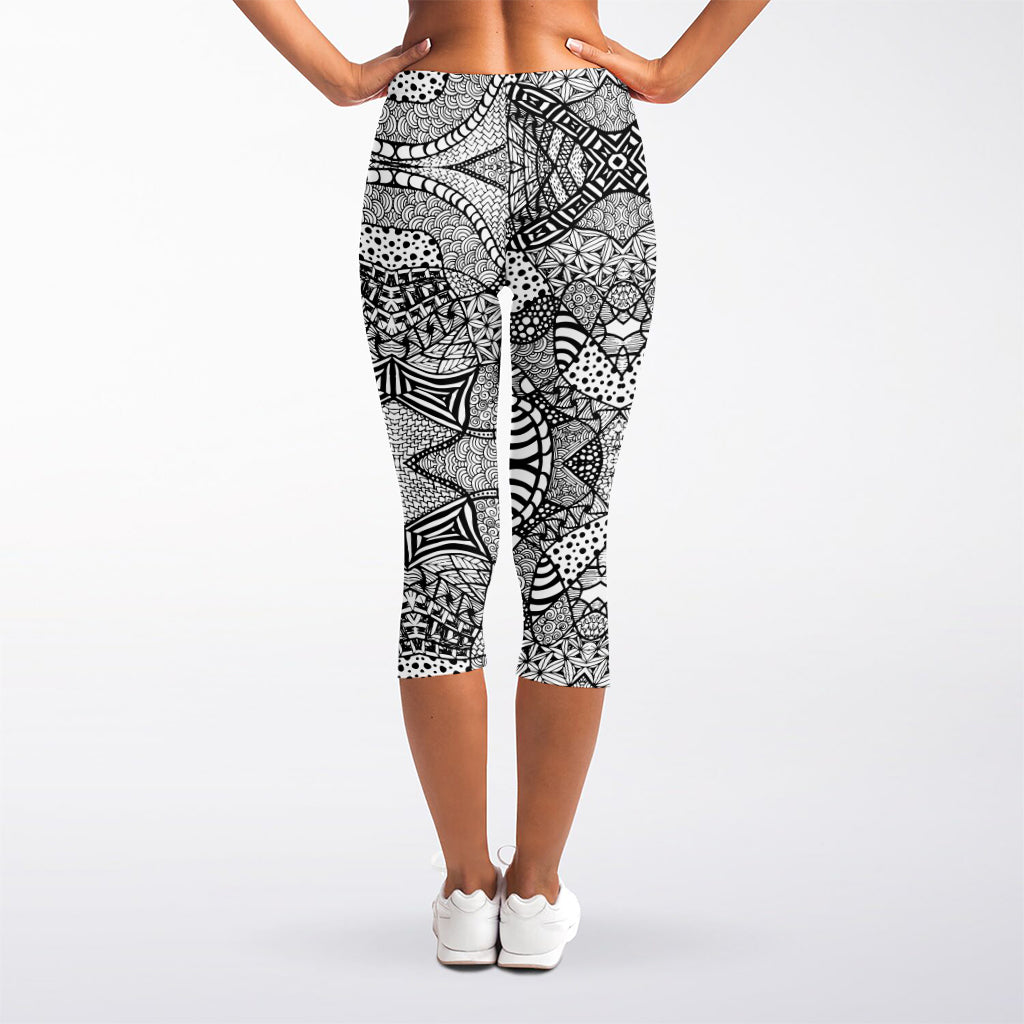 Black And White Zentangle Pattern Print Women's Capri Leggings