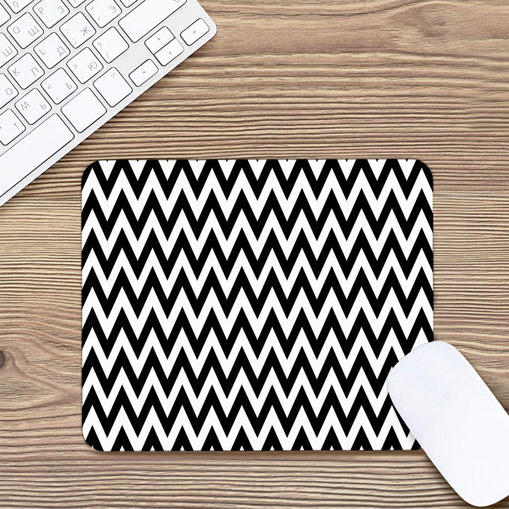 Black And White Zigzag Pattern Print Mouse Pad