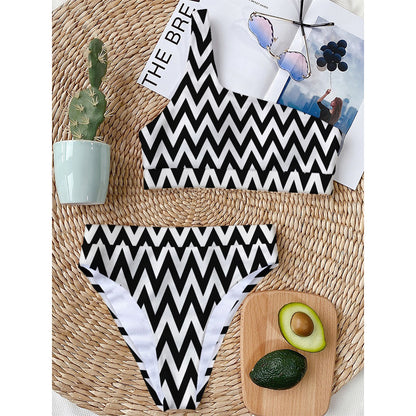 Black And White Zigzag Pattern Print One Shoulder Bikini Top