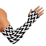 Black And White Zigzag Pattern Print Sun Protection Arm Sleeves