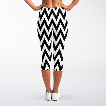 Black And White Zigzag Pattern Print Women's Capri Leggings