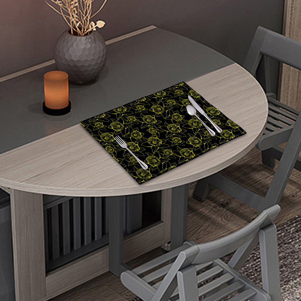 Black And Yellow Daffodil Pattern Print Placemat