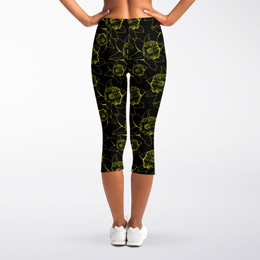 Black And Yellow Daffodil Pattern Print Women's Capri Leggings