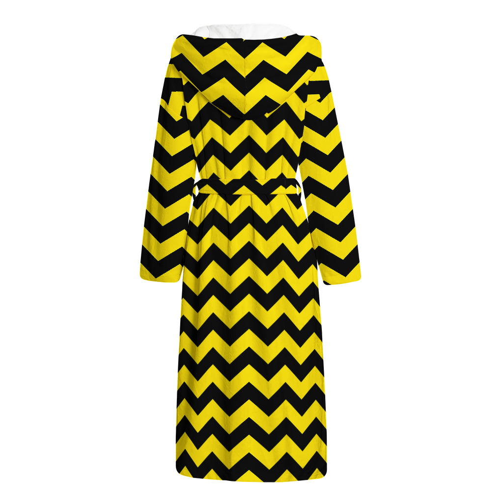 Black And Yellow Zigzag Pattern Print Hooded Bathrobe