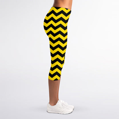 Black And Yellow Zigzag Pattern Print Women's Capri Leggings
