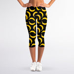 Black Banana Pattern Print Women's Capri Leggings