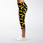 Black Banana Pattern Print Women's Capri Leggings