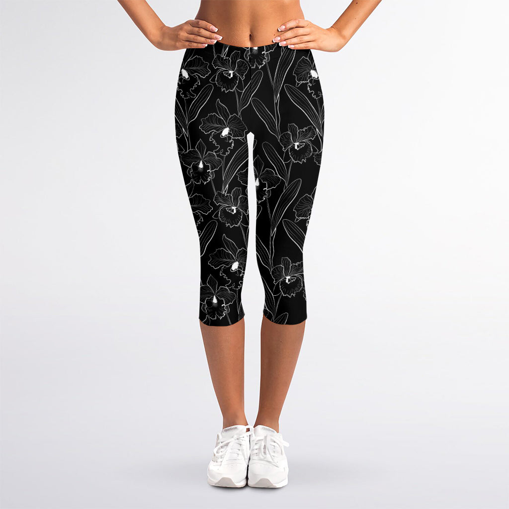 Black Cattleya Flower Pattern Print Women's Capri Leggings